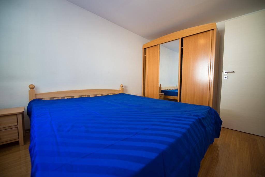Apartments Karlo Baška Voda Habitación foto