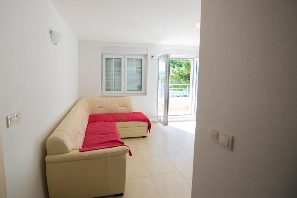 Apartments Karlo Baška Voda Habitación foto