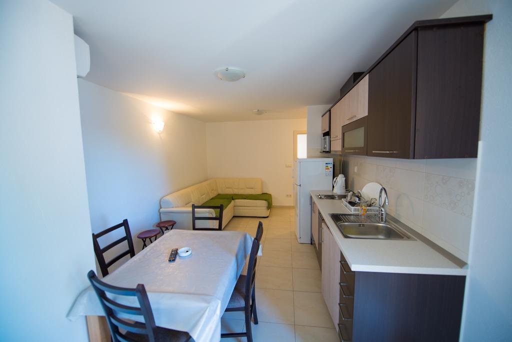 Apartments Karlo Baška Voda Habitación foto